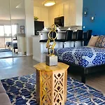 Luxury Apartment In Downtown